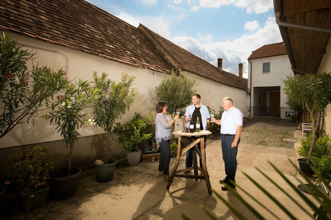 Weingut Familie Krell Hotel Mitterretzbach Exterior foto
